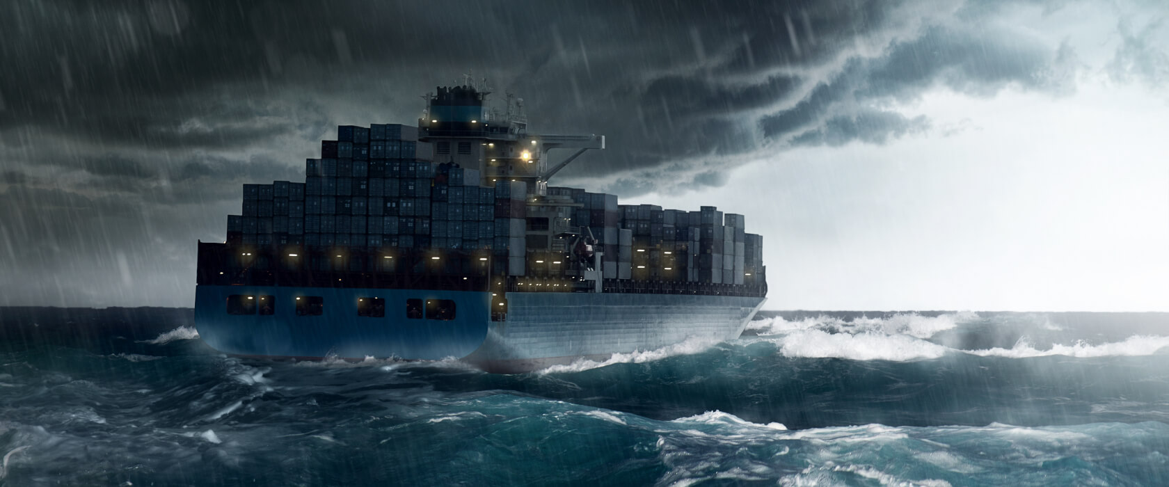 Containerschiff im Sturm