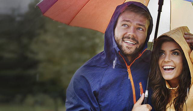 Paar mit Regenschirm