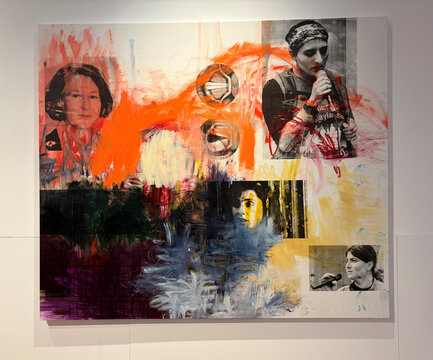 Ausstellungsansicht „Leyla Yenirce – Werdegang“