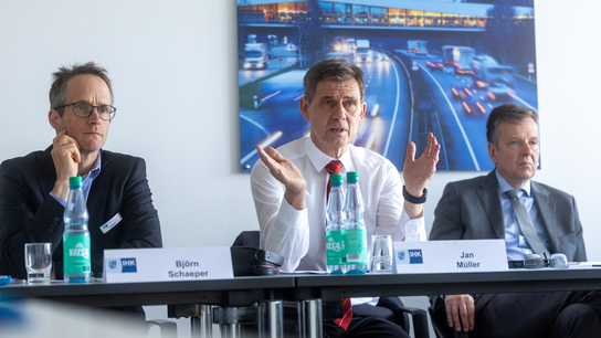 Der Vorstand der IHK bei der Pressekonferenz.